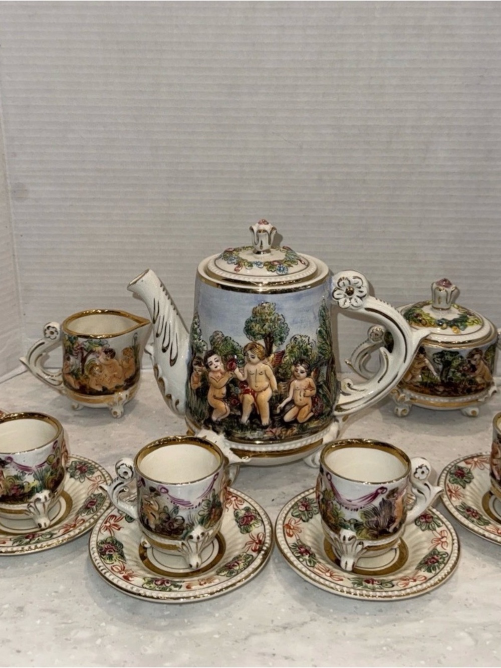 SUPER RARE Vintage capodimonte 17Pc Demitase Coffee Set Made Italy Cupids EUC!!